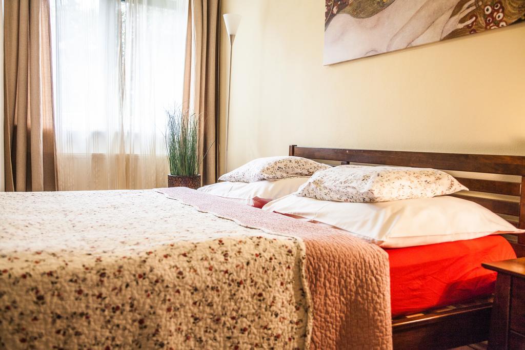 Apartmany U Cerveneho Stromu Rožnov pod Radhoštěm Dış mekan fotoğraf